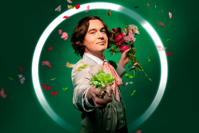 One-man play summons spirit of Oscar Wilde