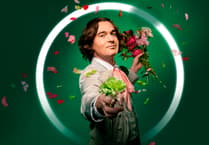 One-man play summons spirit of Oscar Wilde