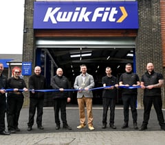 Petersfield mayor opens new Kwik Fit centre