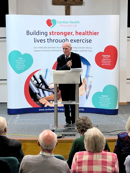 Dr Hugh Bethell introduces the speaker at Cardiac Health’s 2025 annual lecture.
