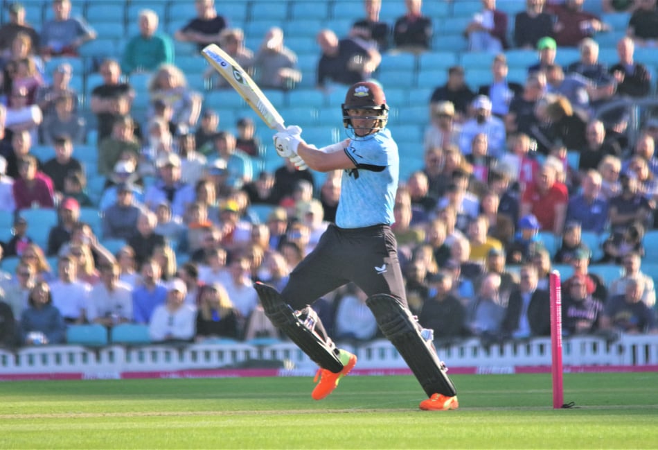 Captain Curran steers Surrey to derby win