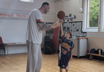 WATCH: From Harlem to Hampshire as Sheet pupils wowed by 7ft Globetrotter