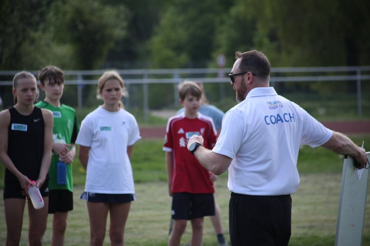 Head coach Dean Kellaway providing details of the coaching session